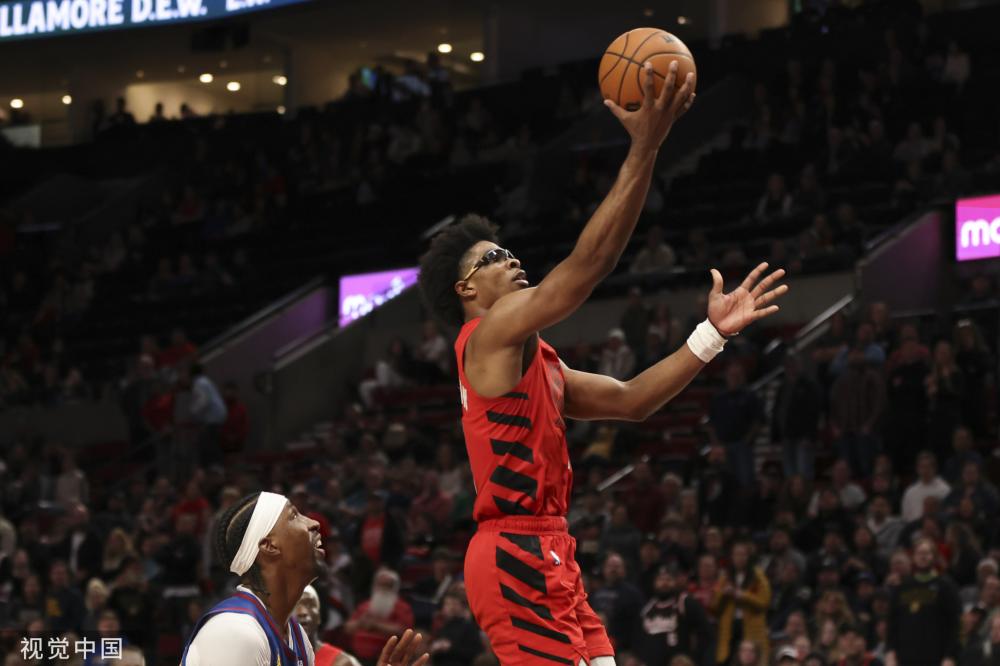 虽然他在A 虽然他在A